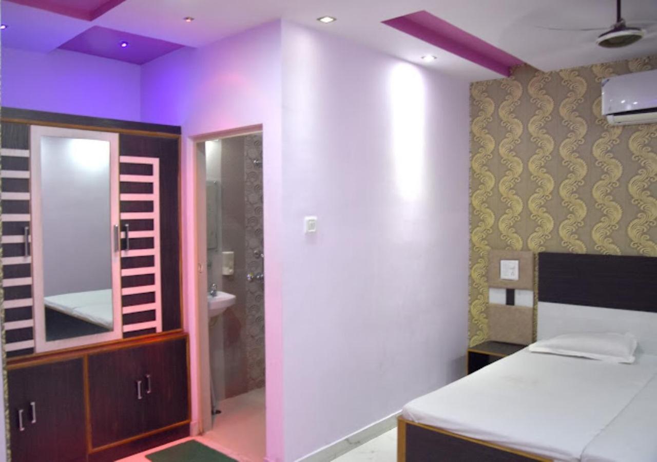 Hotel Roshan Varanasi Ngoại thất bức ảnh