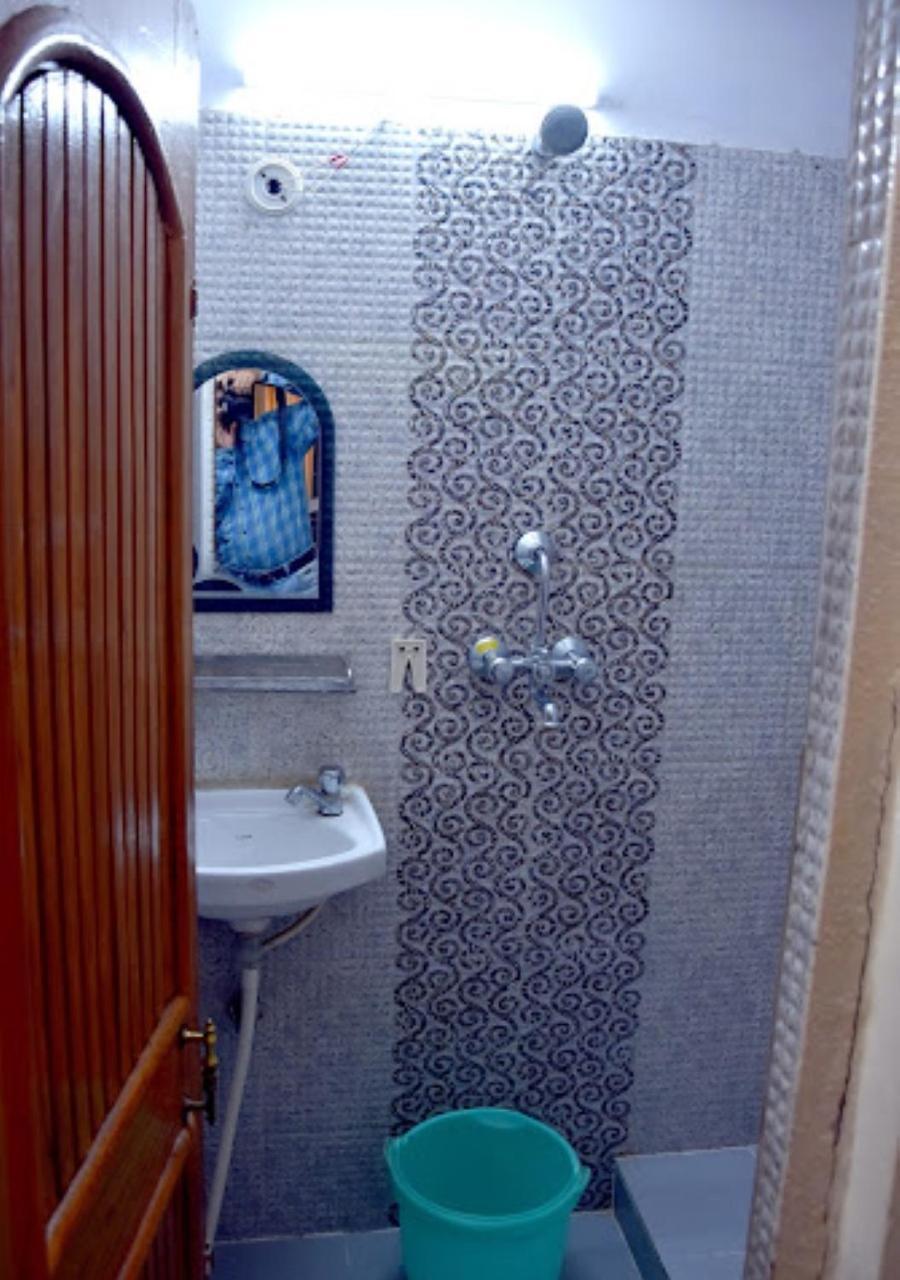 Hotel Roshan Varanasi Ngoại thất bức ảnh